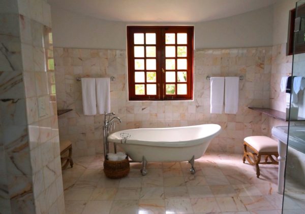 Bathtub Reglazing Service